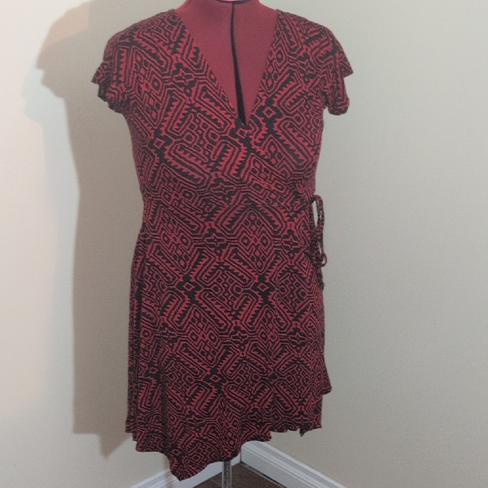 Vamp | Elegant Red and Black Wrap Dress